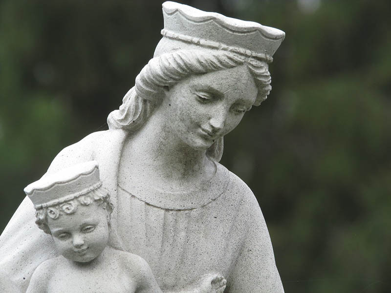 statue of Mary and Jesus